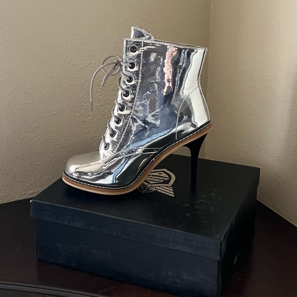 Metallic silver combat boots heels - Picture 3 of 7